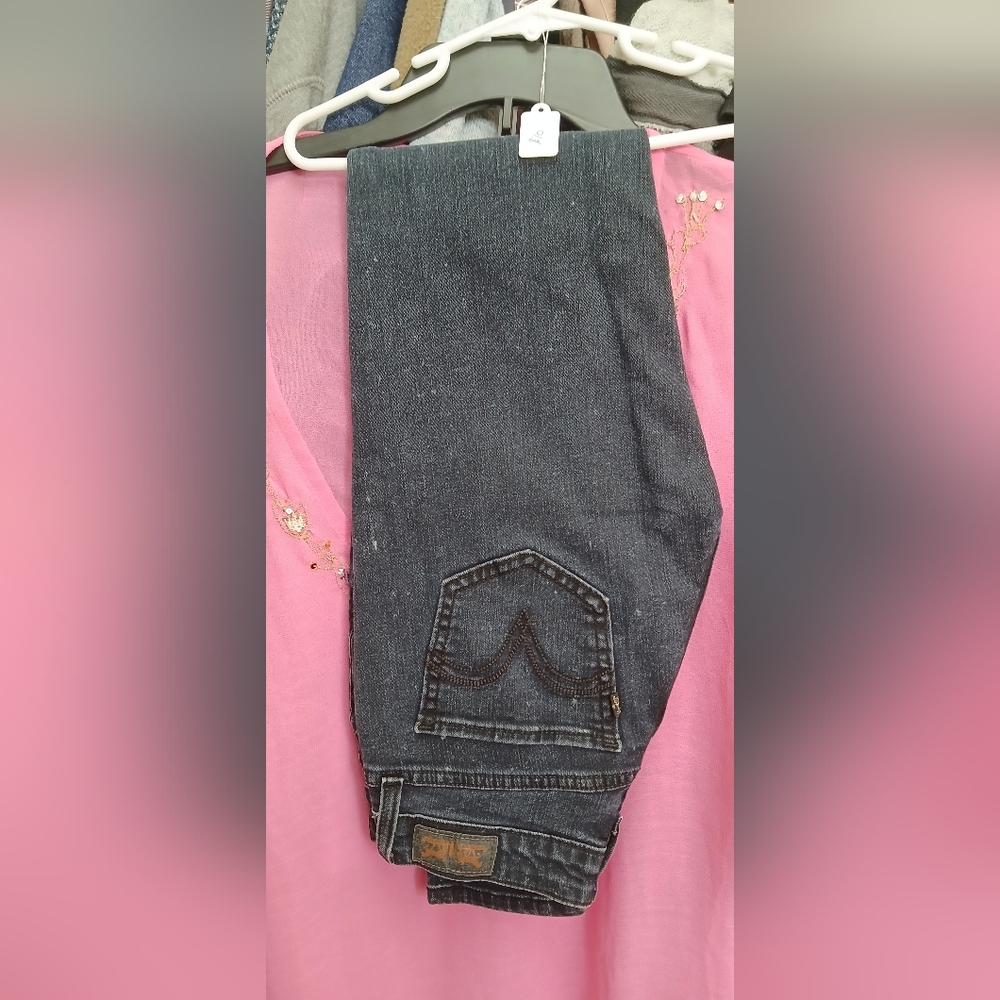 Levi's Black Skinny Jeans with Classic Design